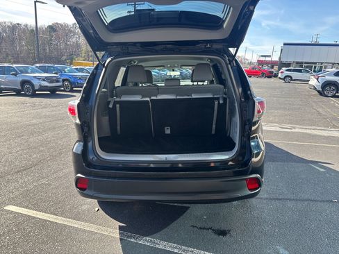 Used 2015 Toyota Highlander LE image 54