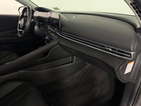 Used 2025 Hyundai Elantra Limited FWD image 30