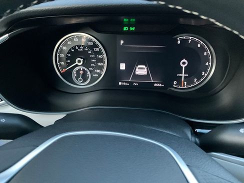 Used 2025 Genesis G70 2.5T image 20