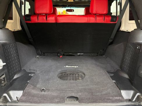 Used 2015 Jeep Wrangler Unlimited Rubicon image 78