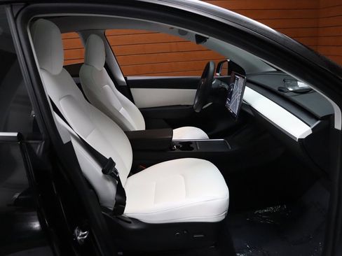 Used 2021 Tesla Model Y Long Range image 46