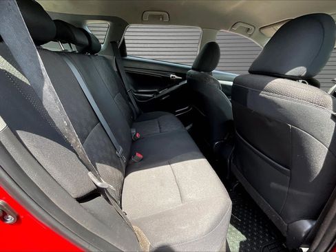 Used 2010 Pontiac Vibe w/ Preferred Package FWD image 23