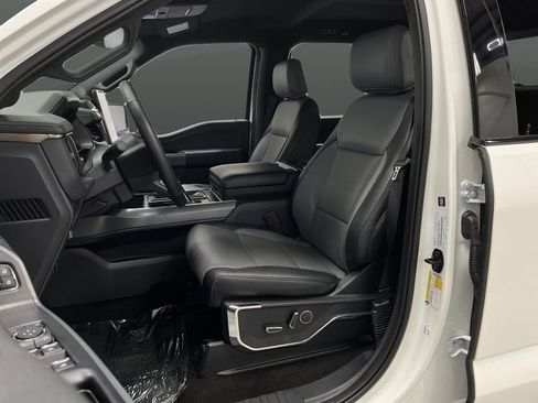 Used 2022 Ford F150 Lightning Lariat image 4