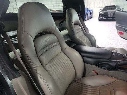 Used 2003 Chevrolet Corvette Coupe RWD image 18