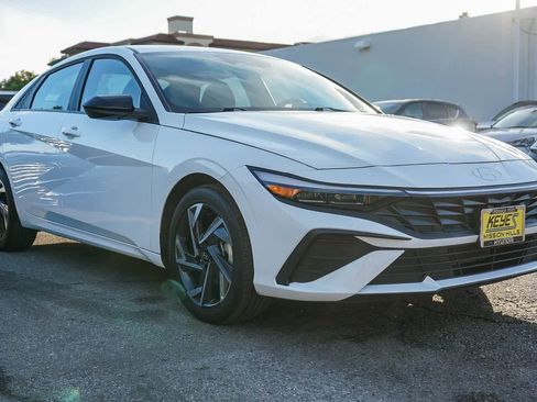 New 2025 Hyundai Elantra Sport image 3