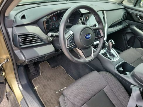 Used 2025 Subaru Outback Premium AWD/4WD image 5