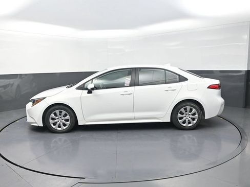 Used 2024 Toyota Corolla LE FWD image 4