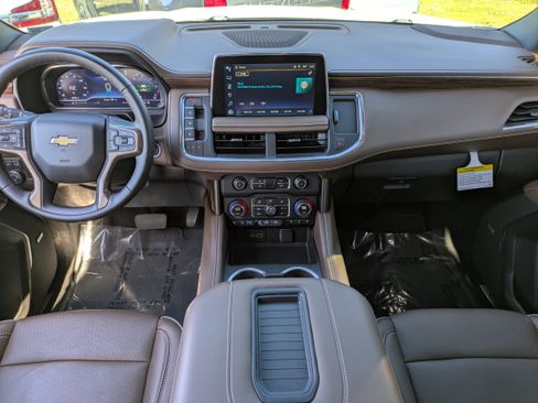 Used 2024 Chevrolet Suburban High Country image 18