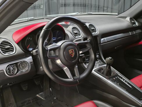 Used 2017 Porsche 718 Cayman RWD image 21