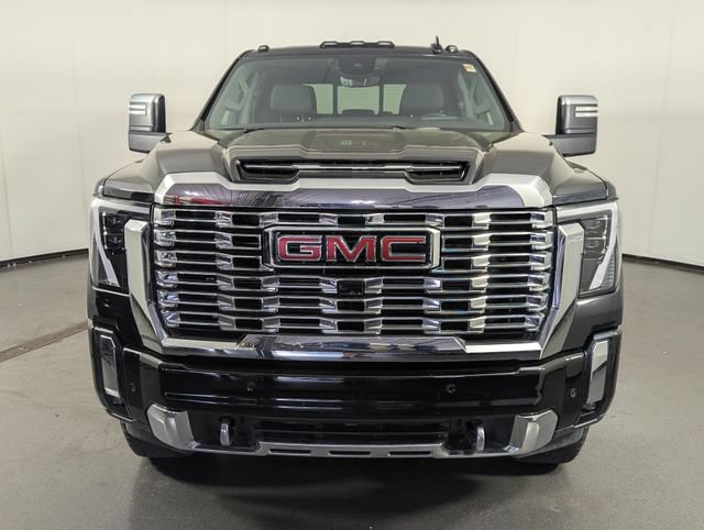 Used 2025 GMC Sierra 3500 Denali w/ Denali Reserve Package AWD/4WD image 3