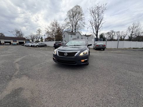 Used 2013 Nissan Altima 2.5 S FWD image 2