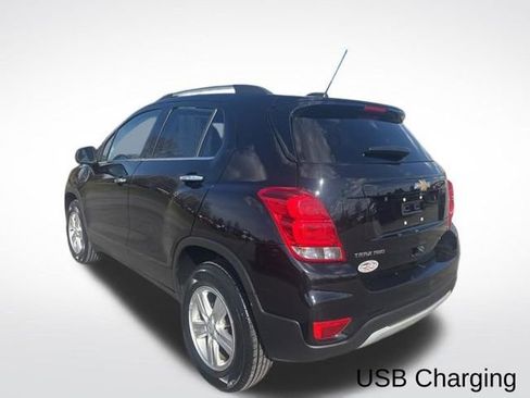 Used 2020 Chevrolet Trax LT w/ LT Convenience Package image 3