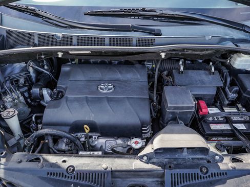 Used 2014 Toyota Sienna SE image 28
