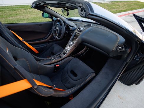Used 2016 McLaren 675LT Spider image 55