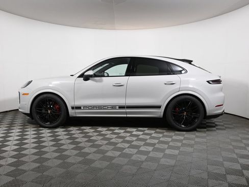 Used 2026 Porsche Cayenne S AWD/4WD image 2