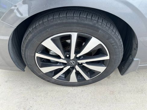 Used 2025 Nissan Sentra SV w/ SV Premium Package FWD image 13