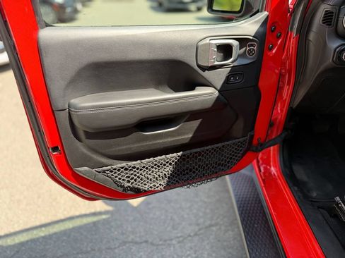 Used 2018 Jeep Wrangler Unlimited Sahara AWD/4WD image 20