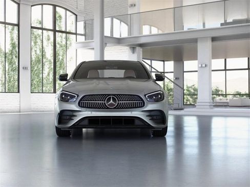 Certified 2022 Mercedes-Benz E 350 4MATIC Sedan image 8