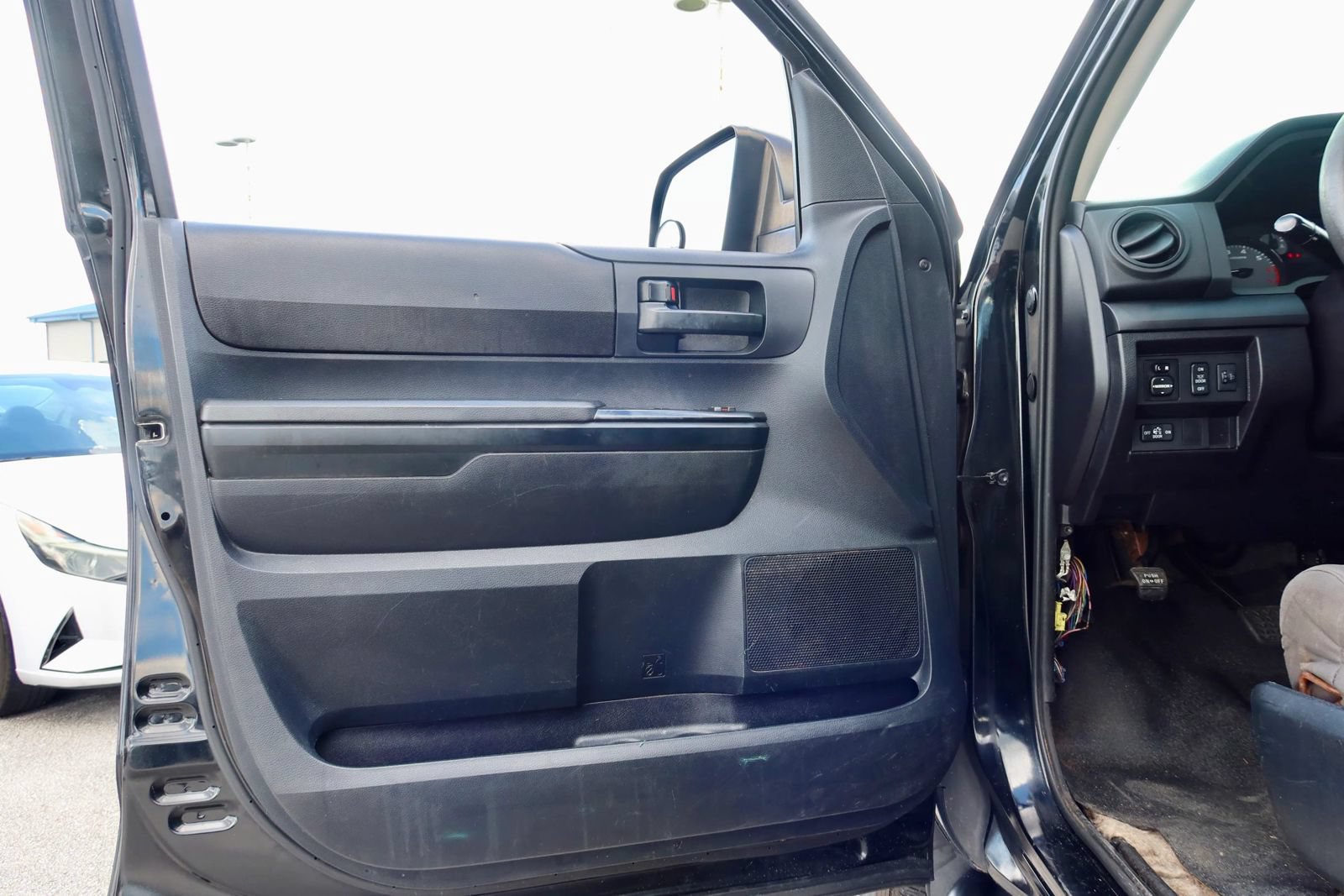 Used 2015 Toyota Tundra SR w/ Tow Package RWD image 13