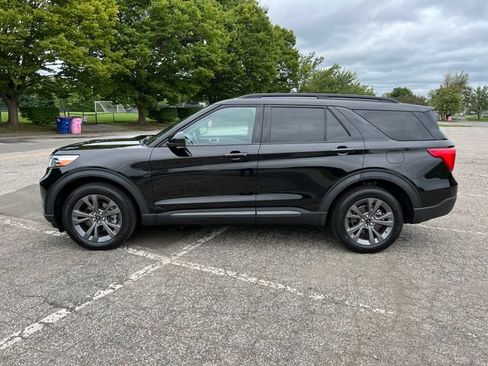 Used 2023 Ford Explorer XLT w/ Equipment Group 202A AWD/4WD image 6