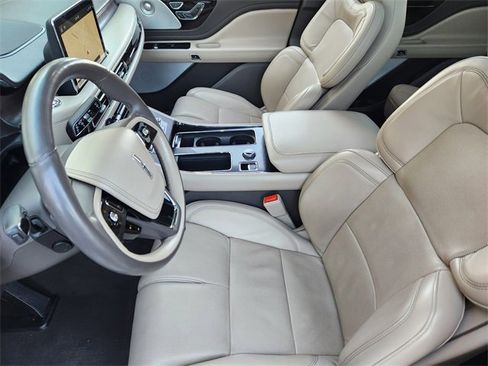 Used 2020 Lincoln Aviator Reserve w/ Equipment Group 202A image 9