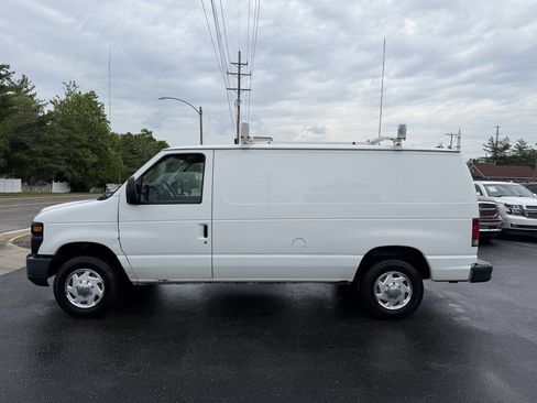 Used 2011 Ford E-150 and Econoline 150 w/ Commercial Cargo Van Pkg RWD image 4