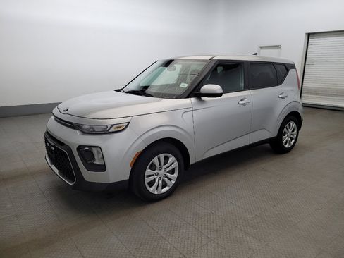 Used 2021 Kia Soul LX image 2