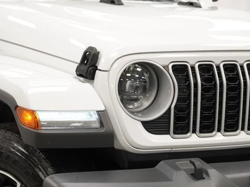 Used 2024 Jeep Wrangler Unlimited Sahara w/ Technology Group AWD/4WD image 9