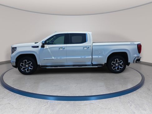 Used 2024 GMC Sierra 1500 SLT w/ SLT Premium Plus Package AWD/4WD image 8