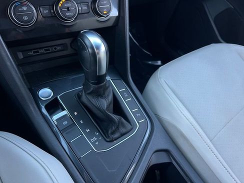 Used 2020 Volkswagen Tiguan SE R-Line image 26