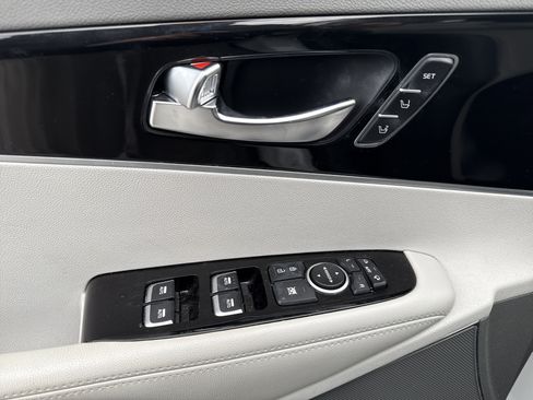 Used 2019 Kia Sorento SX w/ SX Touring Package image 12