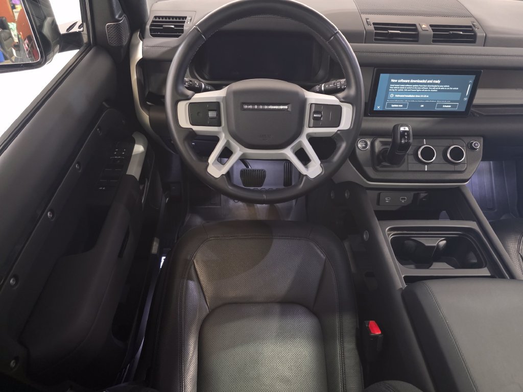 Certified 2024 Land Rover Defender 110 X-Dynamic SE AWD/4WD image 17