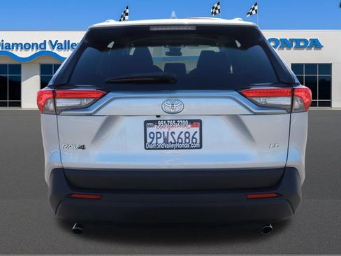 Used 2021 Toyota RAV4 LE image 5