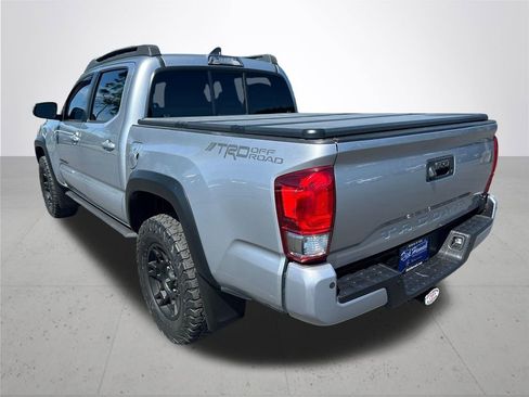 Used 2016 Toyota Tacoma TRD Off-Road w/ Premium & Technology Package AWD/4WD image 9