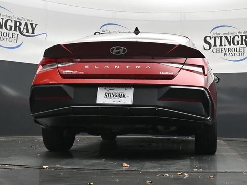 Used 2025 Hyundai Elantra Limited FWD image 31