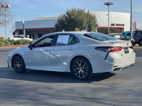 Used 2024 Toyota Camry SE image 9