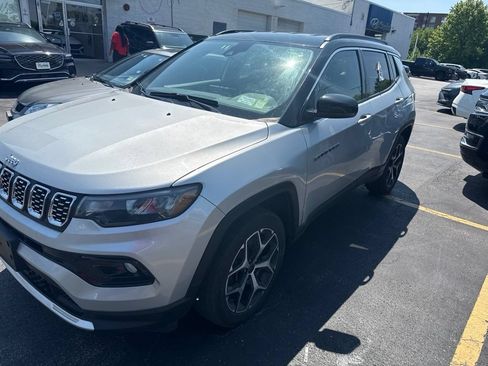 Used 2025 Jeep Compass Limited AWD/4WD image 2