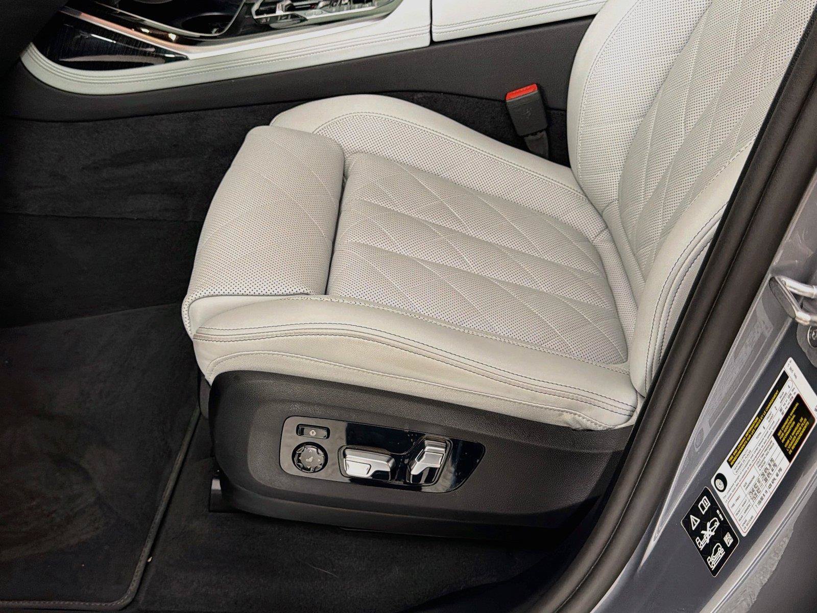 Used 2026 BMW X7 xDrive40i w/ M Sport Package AWD/4WD image 20