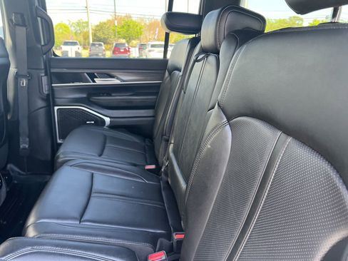 Used 2024 Jeep Wagoneer L Series II w/ Flexible Seating Group AWD/4WD image 11