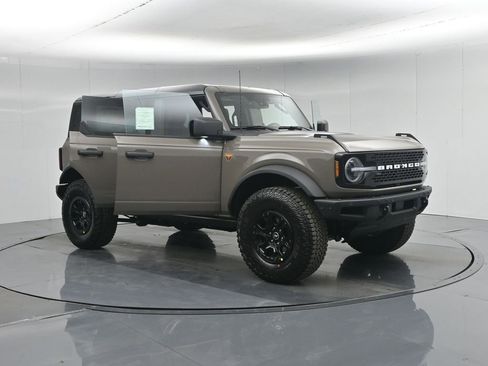 New 2026 Ford Bronco Badlands AWD/4WD image 32