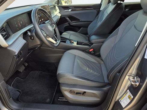 Used 2026 Volkswagen Tiguan SE FWD image 29