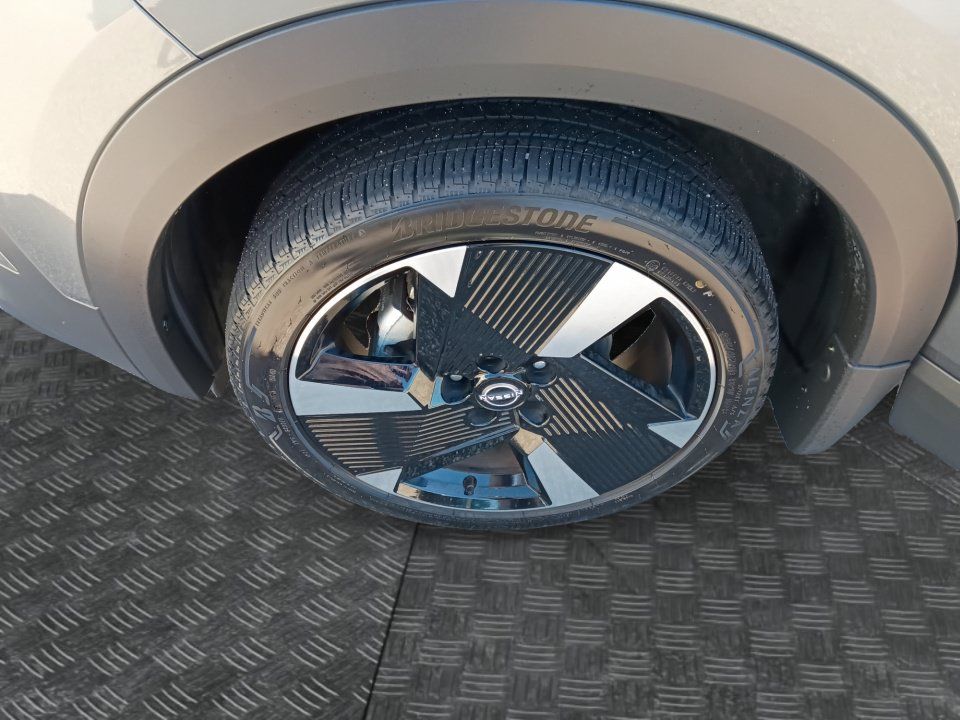 Used 2026 Nissan Kicks SR w/ SR Premium Package FWD image 27