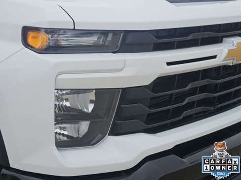 Used 2024 Chevrolet Silverado 2500 Custom w/ Custom Value Package image 11