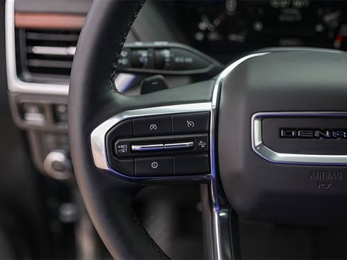 Used 2025 GMC Yukon Denali image 14