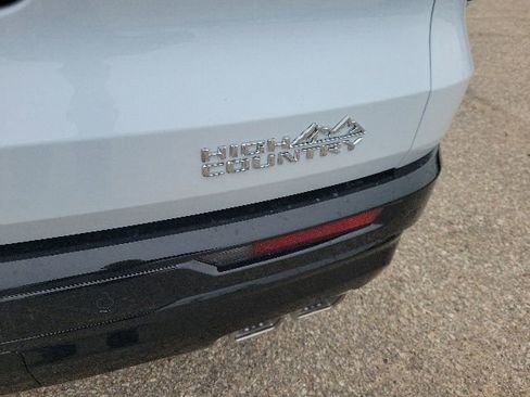 New 2026 Chevrolet Traverse High Country FWD image 26
