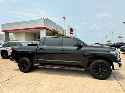 Used 2020 Toyota Tundra SR5 w/ SR5 Leather Package AWD/4WD image 7