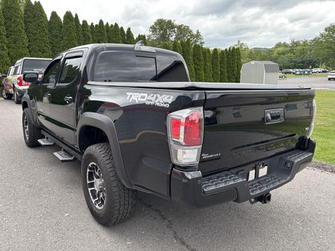Used 2023 Toyota Tacoma TRD Off-Road w/ Technology Package AWD/4WD image 5