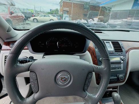Used 2006 Cadillac DTS w/ Sun And Sound Package FWD image 11