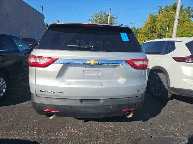 Used 2020 Chevrolet Traverse LT w/ Driver Confidence II Package AWD/4WD image 4