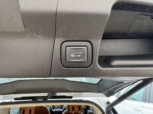 Used 2017 GMC Acadia SLT AWD/4WD image 10